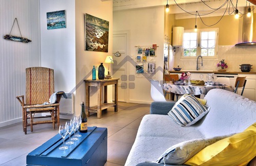 Guilvinec House | LocaLise - Océan Lodge, vacation home with fully enclosed garden