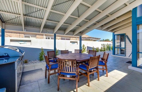 Paynesville House | Locanda - A welcoming and beautifully presented home located on the canals