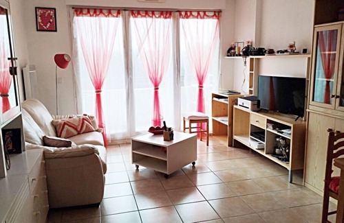 Saint-Caprais-de-Bordeaux Apartment | Location Court Séjour Petit Appartement Équipé. Pas Animaux , non Fumeur