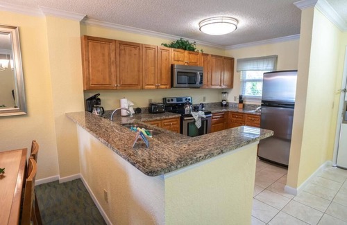 Florida Central Atlantic Coast Hotel | Located 3 miles from the Walt Disney World Resort.
