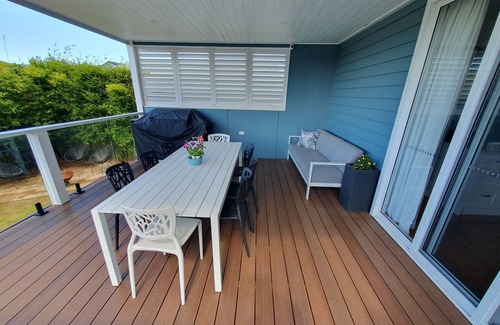 Windang House | Located between picturesque Lake Illawarra and Windang beach