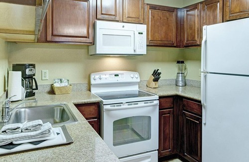 Williamsburg Resort | Located Near Colonial Williamsburg, Busch Gardens, Jamestown-Wyn Kingsgate 2 Bd.