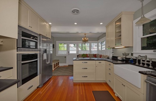 Old Bend House | Located on Bend's most sought after historic district street, provides the perfe