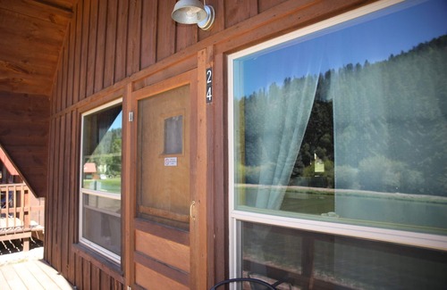 Red River Cabin | Located on our Private Fishing Pond