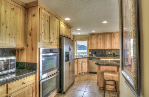 Netarts House | Located on the Netarts Bay walking distance to the boat launch and the schooner