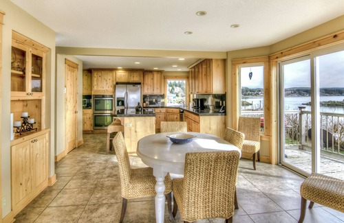 Netarts House | Located on the Netarts Bay walking distance to the boat launch and the schooner