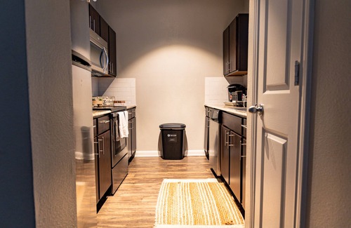 Riverside Terrace Apartment | Located right by the worlds largest medical center!