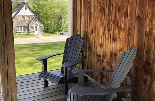 Littleton House | Located steps away to town park, hiking, popular & nationally recognized Main St