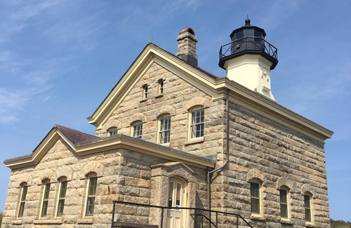 Block Island Resort | Located steps from Old Harbor and beaches nRestaurants and shops one block away.