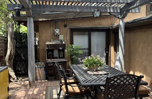 West Old Town House | Located within in Old Town Albuquerque nWalking Distance to shops and museums