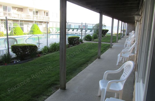 Dennis Port Condo | Location! Beach Directly Across St from complex + Heated Pool, Sleeps 4, A/C