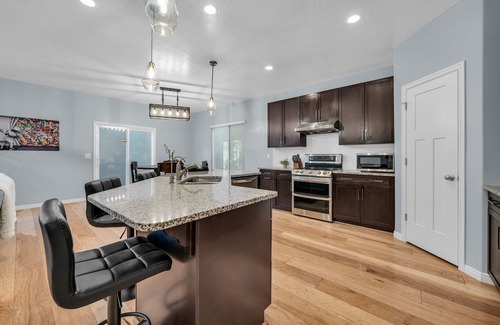 Bluffdale House | LOCATION! HUGE MODERN HOUSE 3BA/3BR BLUFFDALE