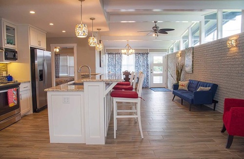 Fredericksburg House | Location, Location! Only 2 Blocks to Downtown Main Street! New! Hot Tub!