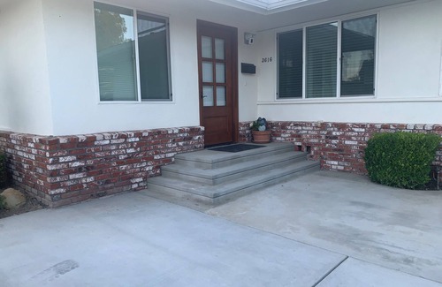 West Park Community House | Location Location! Big Pool 2 bedroom suites plus 3 baths Heart of Bakersfield