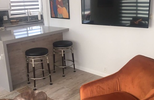 Belmont Shore Apartment | location, location, location