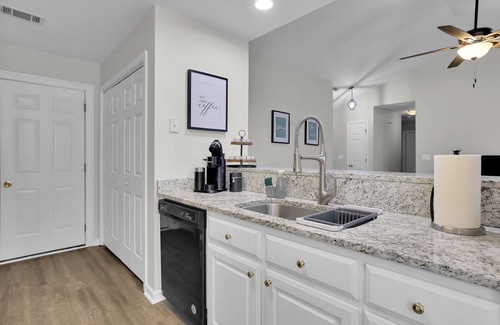 Buford House | Location, Location! Minutes away from Mall of GA!