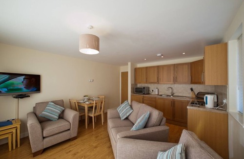 Ore Apartment | Location Location! Spacious 2 Bed Apt Hastings - Country & Sea Views
