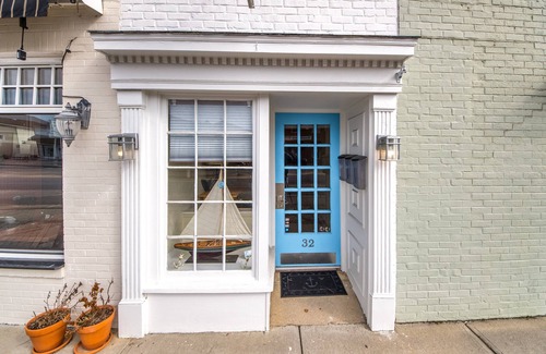 Kilmarnock Apartment | Location Location-Step directly out on N.Main Street to shopping & restaurants,