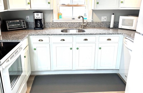 Kennebunkport Condo | LOCATION! LOCATION! 3 Bedroom Cottage Directly Across from Beach-6 bed potential