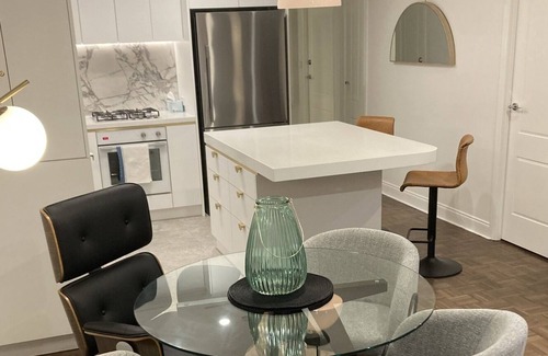 East Melbourne Apartment | Location Perfect, Rod Laver, MCG, Walk to City Pet Friendly