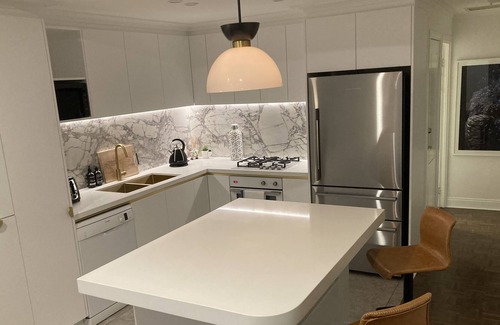 East Melbourne Apartment | Location Perfect, Rod Laver, MCG, Walk to City Pet Friendly