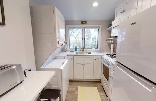 Barnstable County Apartment | Location - Walk to Beach - Pool Access - Waterviews