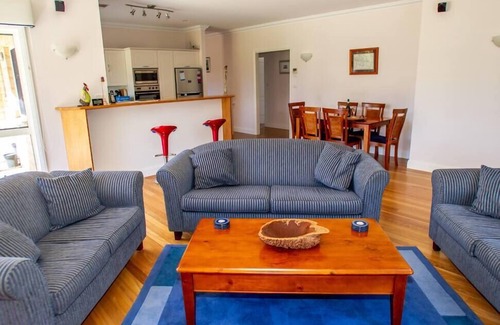 Tanunda House | "Lochnagar Barossa" - 3 En-suites - Walking distance to wineries
