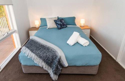 Merimbula House | Lochview - 3 bedroom, pet friendly home with views