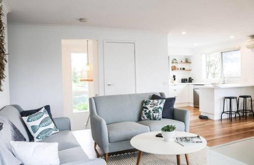 Merimbula House | Lochview - 3 bedroom, pet friendly home with views