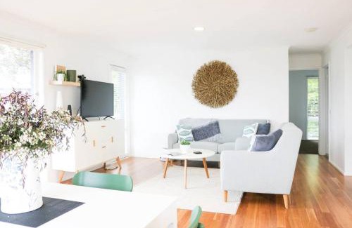 Merimbula House | Lochview - 3 bedroom, pet friendly home with views