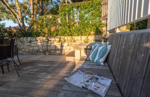Merimbula House | Lochview - 3 bedroom, pet friendly home with views