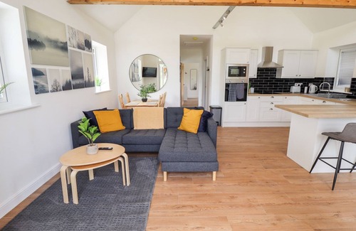 Aubourn Cottage | LODGE 12, pet friendly, character holiday cottage in South Hykeham