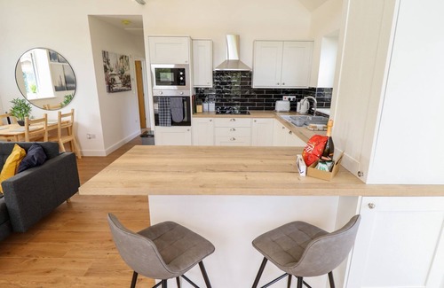 Aubourn Cottage | LODGE 12, pet friendly, character holiday cottage in South Hykeham