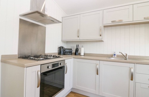 Perth Cottage | LODGE 14 - THE TAY (FAMILY), family friendly, with hot tub in Errol