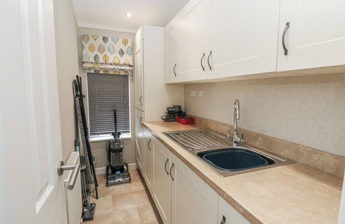 Auchterarder Cottage | LODGE 2, pet friendly, character holiday cottage in Auchterarder