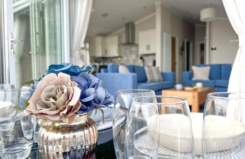 Holworth Villa | Lodge 9 Creek Caravan Park Ringstead