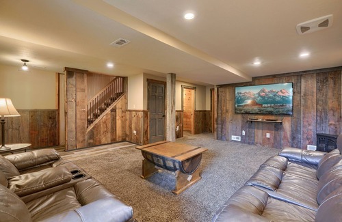 Rockbridge Cabin | Lodge and carriage house with 7 combined bedrooms, ponds and private pool! Across from State Forest!