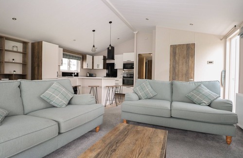Chichester Cottage | LODGE AT CHICHESTER LAKESIDE (2 BED), family friendly in Runcton