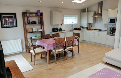 Paignton Cabin | Lodge At Devon Hills Paignton, 5* Platinum Holiday Lodge Near Totnes, TQ4 7PW