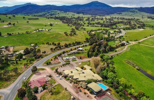 Merrijig Apartment | Lodge by the River - Studio 2