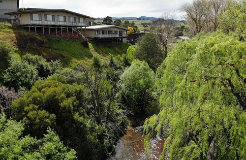 Merrijig Apartment | Lodge by the River - Studio 2