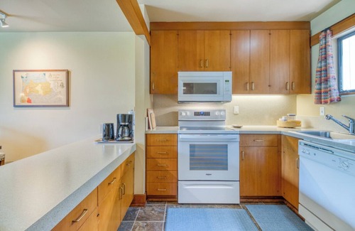 Black Butte Ranch Condo | Lodge Condo 32, 33 & 34 - Close to Black Butte Lodge