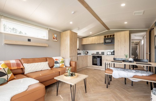 St. Andrews Ski Chalet | Lodge No 83 | Hot Tub | Stewart's Resort Cameron