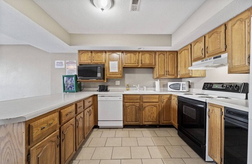 Lake Ozark Cabin | Lodge Sleep 16- Bachelor/Bachelorette Parties Welcome!