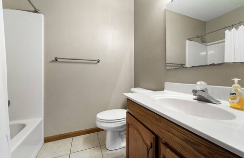Lake Ozark Cabin | Lodge Sleep 16- Bachelor/Bachelorette Parties Welcome!