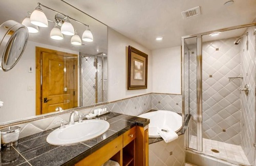 Vail Hotel | Lodge-style Stay w/Fireplace, Heated bathroom flooring & Vail Village Views