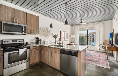 Midtown Apartment | Lodgeur | Artsy & airy 2BR designer loft | Midtown