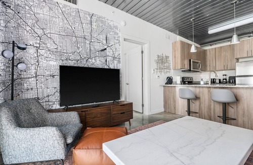 Midtown Apartment | Lodgeur | Vibrant & stylish 1BR loft | Midtown