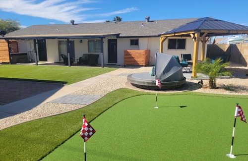 Palm Springs House | Lodging and entertainment all wrapped into one great place!