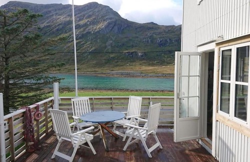 Flakstad House | Lofoten Fjord House - Mountain & Seaview